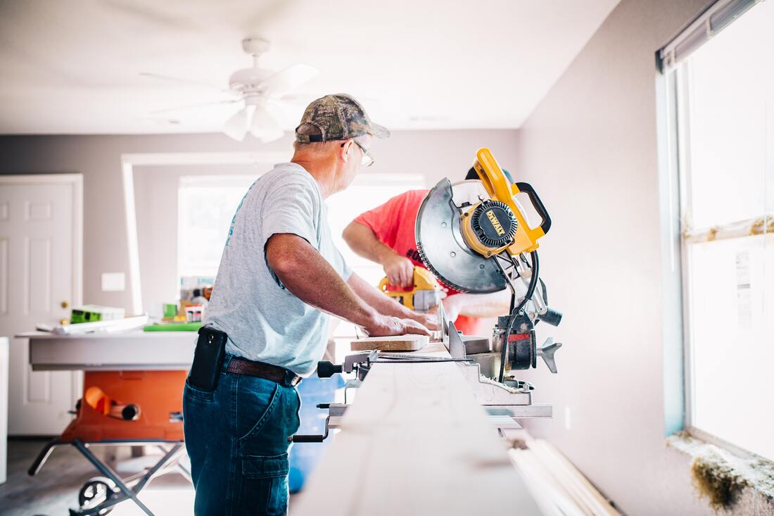 bathroom-fitter-working-on-a-kitchen-in-nottingham